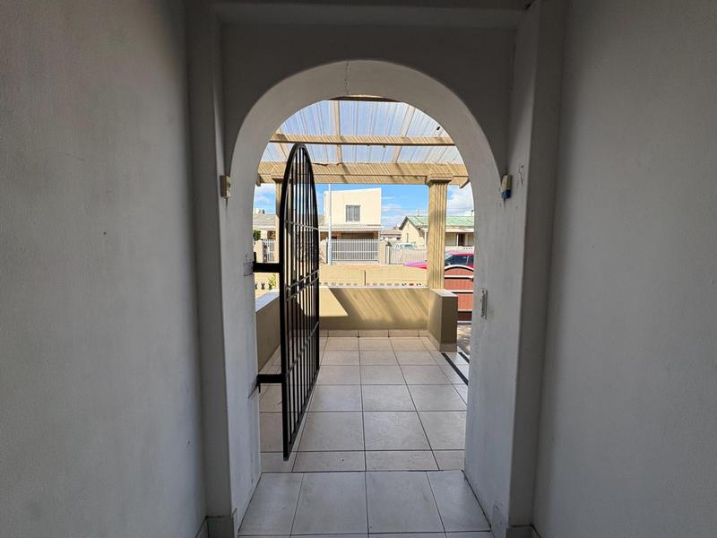 To Let 2 Bedroom Property for Rent in Silvertown Western Cape
